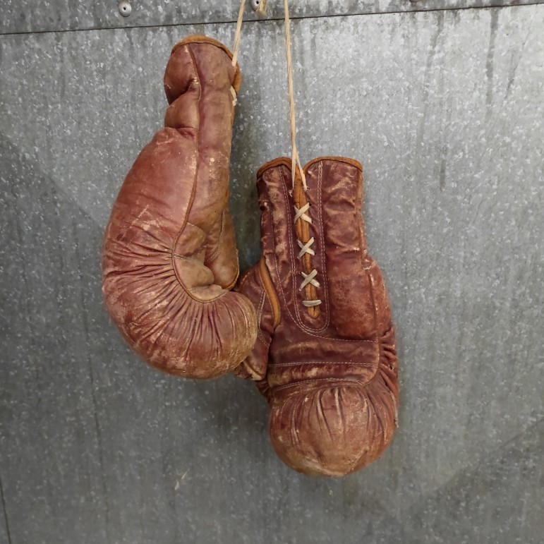 Incubus ego Perceptie Vintage Bokshandschoenen Wilson Rood Leder Boxing Gloves Leather